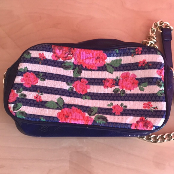 Betsy Johnson crossbody blue patent and sequins - Picture 4 of 6